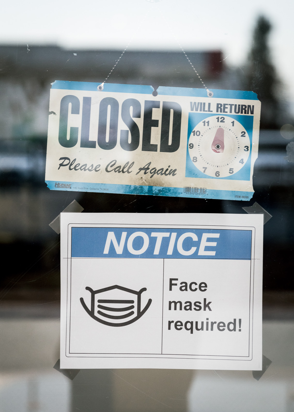 A face mask required sign. The second way / American Banker | PATRICK STRATTNER PHOTOGRAPHY