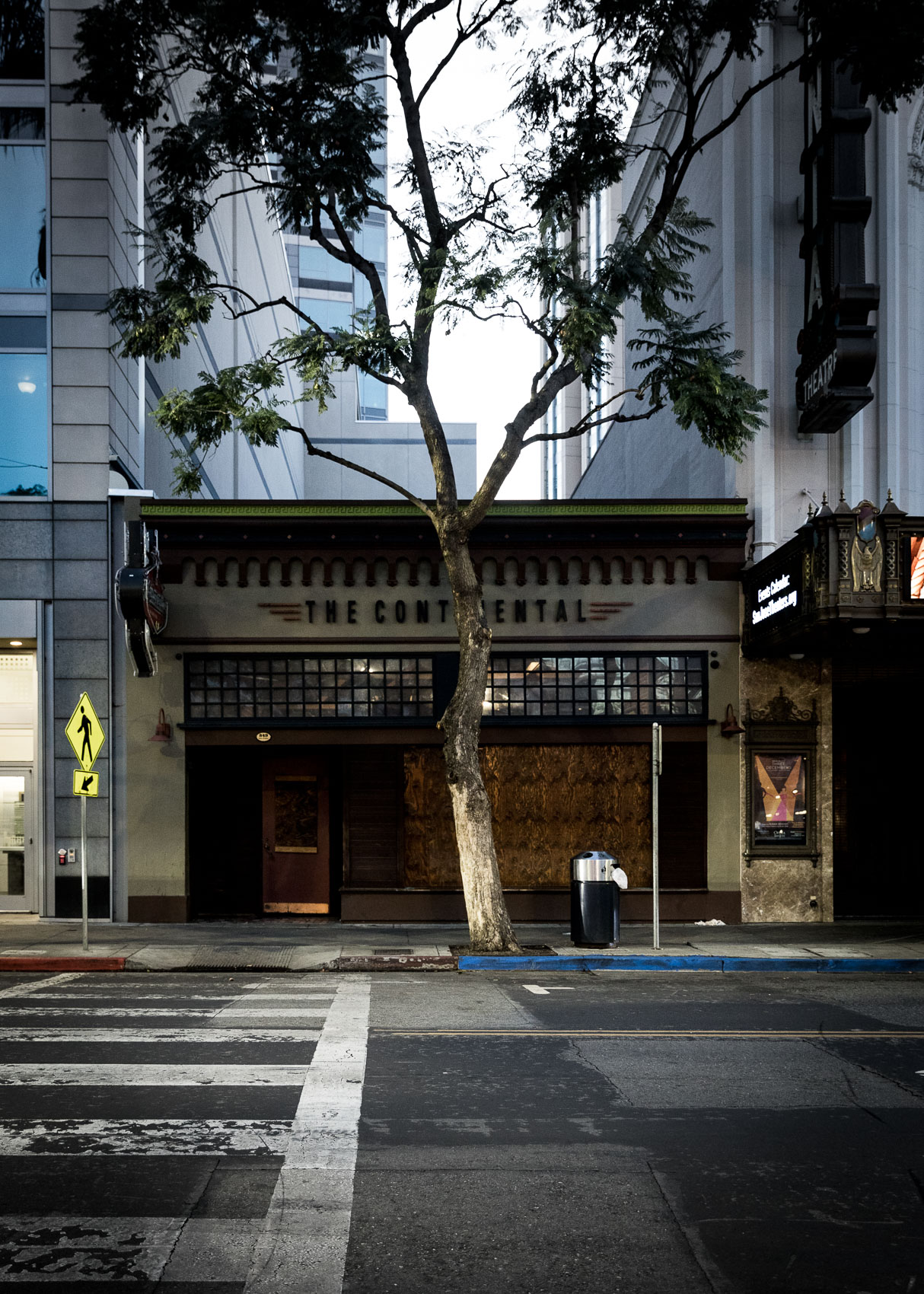 A closed bar in downtown San Jose, California. The second way / American Banker | PATRICK STRATTNER PHOTOGRAPHY
